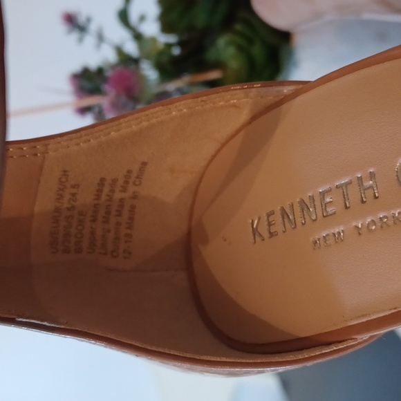 Kenneth Cole sz 8 Beige gold trim sole 4 inch open toe Ankle Strap Heel - Picture 5 of 10